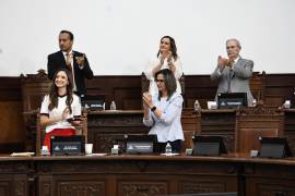 La presidenta de la Comisión de Gobernación, Puntos Constitucionales y Justicia, Guadalupe Oyervides, indicó que la propuesta se presentó conforme a lo establecido por la ley y subrayó la trayectoria del exgobernador como respaldo para asumir el cargo.