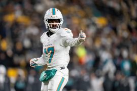 Jayden Waddle llega como la primera adquisición de los Denver Broncos en esta etapa de la agencia libre.