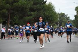 Familias completas se sumaron a la carrera, que reunió a niños, jóvenes y adultos mayores en la Ruta Recreativa.