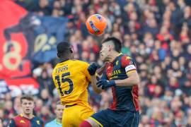Johan Vásquez se mantuvo como titular con el Genoa y jugó todo el partido en el empate 1-1 ante Pisa, en un duelo directo por evitar el descenso en la Serie A