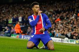 El conjunto francés venció 4-2 al Manchester City y se colocó en la cima de la clasificación de la Champions League.