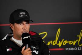 Checo Pérez tendrá que remontar desde la última fila durante la carrera corta en el circuito de Zandvoort.