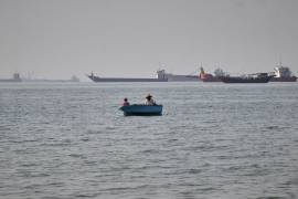 Esto ocurre mientras un alto funcionario iraní ha reiterado la afirmación de su país de controlar la vía fluvial y otro decía que tenía derecho a incautar petroleros vinculados a Estados Unidos.