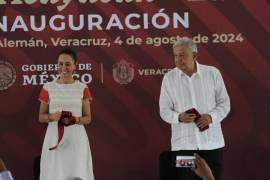 Durante el evento para inaugurar la modernización de la carretera Acayucan-La Ventosa, López Obrador celebró la continuidad de todos los programas sociales