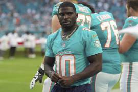 Keeta Vaccaro, esposa separada de Tyreek Hill, presentó documentos judiciales en los que alega ocho incidentes de violencia doméstica desde 2024.