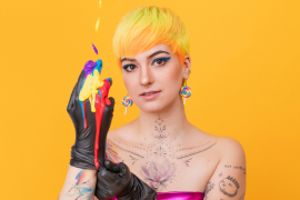 Verónica Cárdenas Abramo, bajo el nombre de Charley Jansen, se desempeña como artista del tatuaje, artista plástica y cantante.