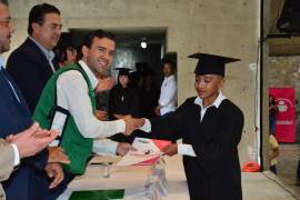 El senador Gabriel Elizondo participó en la entrega de certificados del IEEA.