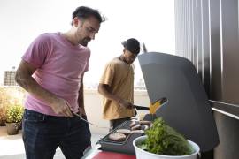 La carne asada continúa siendo uno de los elementos centrales de las reuniones mundialistas entre familias y grupos de amigos en Saltillo.