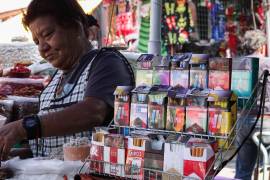 El IMPI reportó operativos, decomisos y alertó por amenazas a vendedores, mientras se indaga la intervención de redes delictivas en el trasiego y la extorsión.