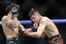 Brandon Moreno cayó por decisión unánime ante Lone’er Kavanagh en la Arena CDMX durante UFC México 2026, en una noche complicada para el tijuanense frente a su afición.