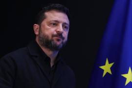 El presidente de Ucrania, Volodymyr Zelenskyy, a su llegada a una conferencia de prensa en una cumbre de la Unión Europea en Bruselas, el 16 de octubre de 2026.