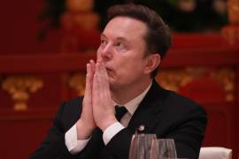 Elon Musk escucha el discurso del presidente chino Xi Jinping durante una cena de Estado con el presidente Donald Trump en el Gran Salón del Pueblo, el jueves 14 de mayo de 2026, en Beijing, registró la agencia AP.
