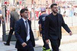 El delantero mexicano Santiago Giménez continúa vinculado al Milan, aunque su futuro podría tomar otro rumbo.