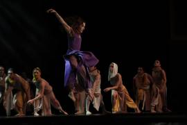 La obra ‘Ofelia 2.0’ hipnotiza a Saltillo con un espectáculo de danza futurista