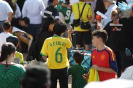 Familias acudieron al FutFest para convivir y seguir las actividades organizadas en torno a la Copa del Mundo.