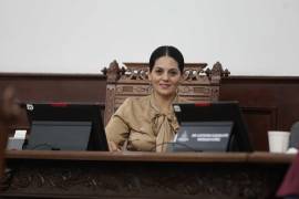 Luz Elena Morales advierte riesgos en el uso de recursos de Afores para financiar proyectos de infraestructura.