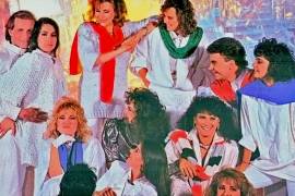 Eterna Navidad es el título de un álbum especial navideño mexicano cuyo repertorio consta de Villancicos que fueron interpretados por los principales artistas del momento.