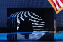 El presidente Donald Trump se retira tras su discurso en el Foro Empresarial de Estados Unidos en Miami, en el Centro Kaseya.