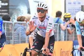 Isaac del Toro no pudo defender su corona en el Gran Piemonte 2026, donde terminó en el lugar 82 pese a protagonizar una escapada durante los últimos kilómetros.