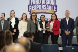 Durante el evento, la Fundación Merced Coahuila entregó distintivos de Empresa Socialmente Responsable (ESR) a cinco compañías coahuilenses destacadas.
