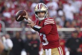 Brock Purdy brilló al liderar a su equipo en el Levi’s Stadium, mientras que Aaron Rodgers, a pesar de su experiencia, no logró superar a una sólida defensa de los rojidorado