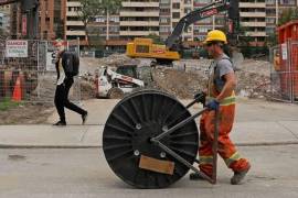 El Banco de Canadá advirtió esta semana de que la escalada comercial con Estados Unidos amenaza con frenar las decisiones empresariales.