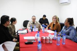 Autoridades municipales revisaron avances del mantenimiento vial durante la sesión de la Comisión de Obras Públicas.