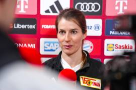 La entrenadora ya había hecho historia en el Union Berlin, al convertirse en la primera auxiliar mujer de un equipo varonil de la Primera División.