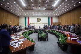 Aspirantes a cargos en el 2027 podrán seguir promoviendo su imagen abiertamente antes de los plazos legales.