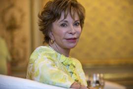 La novela de Isabel Allende “Violeta” se convirtió en el libro en español más prestado este 2022 por la red de bibliotecas públicas de la ciudad de Nueva York.