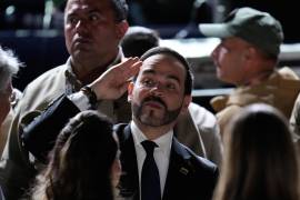 El presidente de Colombia, Abelardo de la Espriella, llega a una vigilia en honor a las víctimas del terremoto en la Plaza Bolívar de Bogotá, Colombia, el viernes 28 de agosto de 2026.