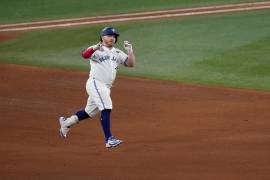 El tijuanense Kirk se convirtió en el primer mexicano en conectar cuadrangular en una Serie Mundial.