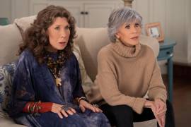 Escena de “Grace &amp; Frankie” con Lily Tomlin (izquierda) y Jane Fonda.
