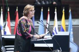 Hemos sido invisibilizadas en la historia, en la ciencia, en todo, y en este caso, él nos invisibiliza en la literatura, señaló.