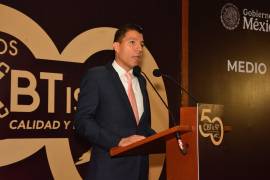 Luis Arcadio de la Peña Martínez, director del CBTIS 97 de Saltillo, llamó a reforzar la seguridad escolar en equuipo.