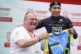 Edgar David Cadena ganó en solitario la tercera etapa de la Vuelta a Asturias 2026 y firmó una victoria histórica para el ciclismo mexicano en Europa.