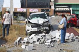 El vehículo registró severos daños al momento del accidente.