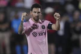 Lionel Messi del Inter Miami celebra tras convertir su remate en la tanda de penales ante FC Dallas en la Leagues Cup.