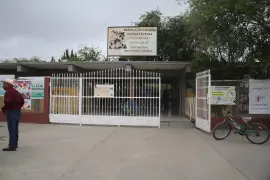 La agresión contra el estudiante ocurrió fuera de la Secundaria Técnica número 51 de Nueva Rosita. Diego Saúl Garduño informó del cumplimiento de una orden de aprehensión por este caso.