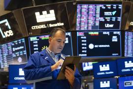 En EU, el Nasdaq cayó ayer 2.24%, el S&amp;P lo hizo en 1.60% y el Dow Jones en 1.23%.