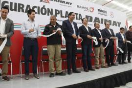 Representantes de Daimay, incluido el gobernador Manolo Jiménez, marcan el inicio de la construcción de las Plantas 6 y 7 durante la inauguración de la Planta 5 en Ramos Arizpe.
