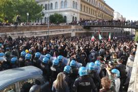 Protestas en Italia ante el costo de vida y falta de oportunidades.
