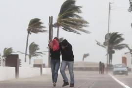 El Servicio Meteorológico Nacional (SMN) advirtió que un nuevo frente frío, en combinación con el monzón mexicano, provocarán un marcado descenso de temperaturas, lluvias intensas, granizo y fuertes rachas de viento en gran parte del país.