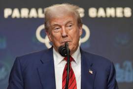 Donald Trump comenzó a aplicar impuestos de importación más altos a docenas de países, justo cuando las repercusiones económicas han comenzado a causar daños visibles a la economía de Estados Unidos.