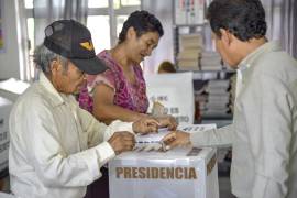 En la imagen, ciudadanos acudieron a las urnas en Saltillo durante la jornada electoral de este 1 de junio, en la que se eligieron magistraturas locales y federales, con altos niveles de votos nulos registrados.