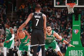 Un partido de basquetbol entre los Celtics de Boston y los Knicks de Nueva York pone una pausa al juicio