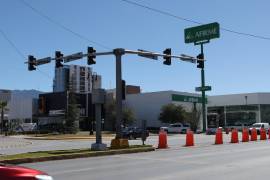 17 de febrero del 2022 Mi Ciudad Ya están en el sistema QUAY con el siguiente nombre Semáforo Carranza Galerías Reportero Nazul Aramayo Sigue sin funcionar los semáforos que están en el cruce del boulevard Venustiano Carranza y el Boulevard Galerías que conduce al Parque Centro, Walmarth y Liverpool. 20 aaa. Aún no funcionan los semáforos que están en el cruce del boulevard Venustiano Carranza y el Boulevard Galerías.