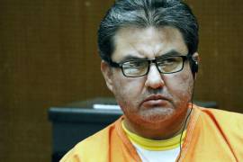 El líder religioso Naasón Joaquín García enfrenta cargos en Nueva York por crimen organizado, tráfico sexual y delitos financieros, mientras su iglesia rechaza las acusaciones y denuncia manipulación judicial y mediática