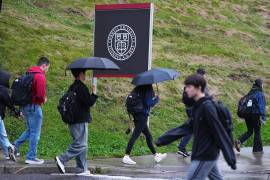 Alumnos pasan por el campus de la Universidad de Cornell en Ithaca, Nueva York, el jueves 1 de octubre de 2026.