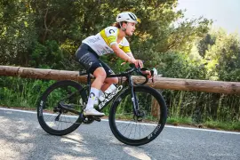 Mejía continúa su trayectoria internacional después de comenzar en el ciclismo durante un intercambio estudiantil en Australia.
